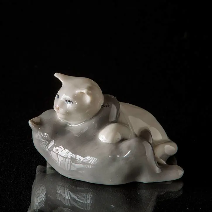 Hannibal og Hager, katte, Royal Copenhagen figur nr. 683