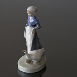 Kleines Mädchen geht mit den Gänsen, Royal Copenhagen Figur Nr. 528 oder 067