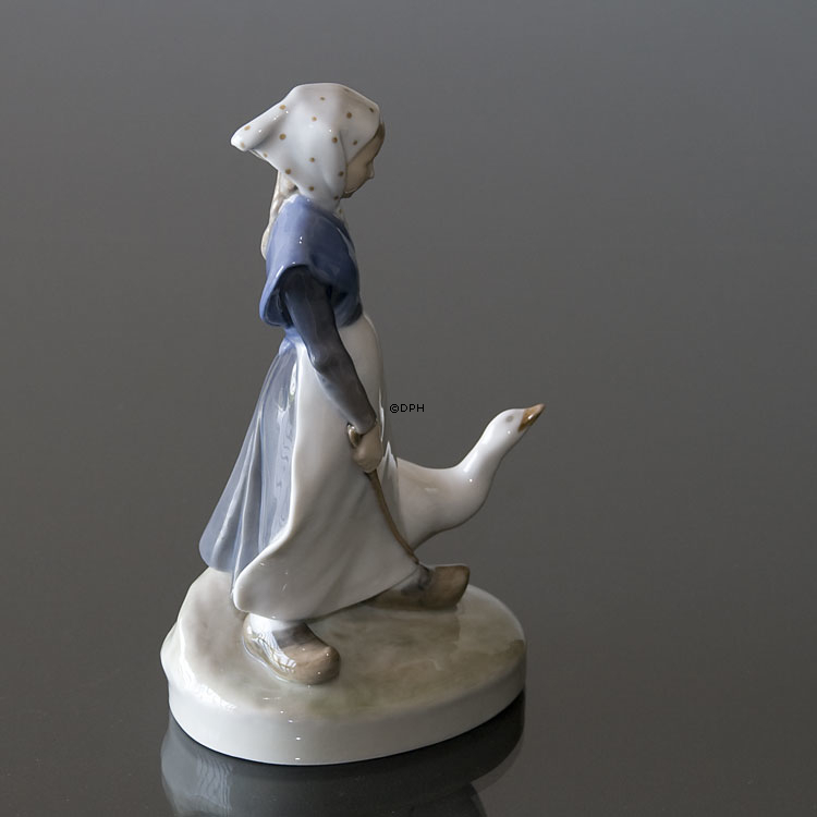 Lille Gåsepige, Royal Copenhagen figur nr. 528 eller 067