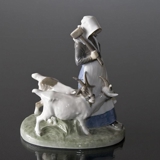 Das Mädchen, das mit Ziegen und Hammer geht, Royal Copenhagen Figur Nr. 694 oder 069