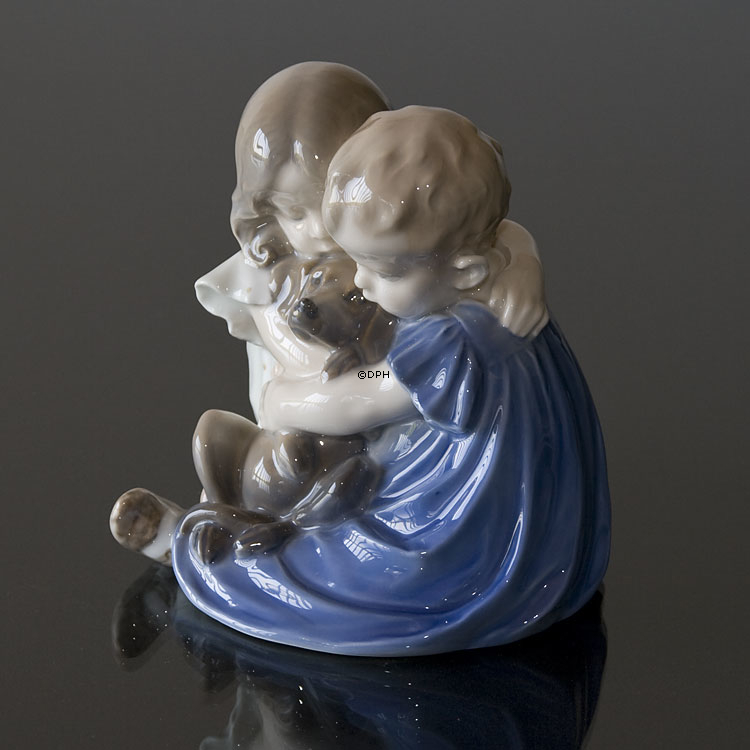 To børn med Hund, Royal Copenhagen figur nr. 707 eller 070