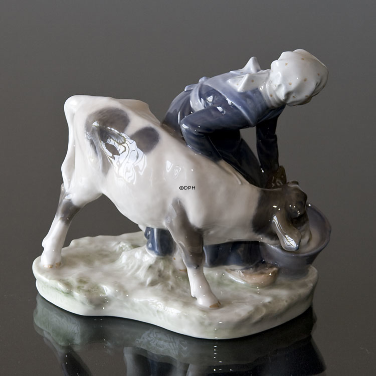 Pige med kalv, Royal Copenhagen figur nr. 779 eller 075