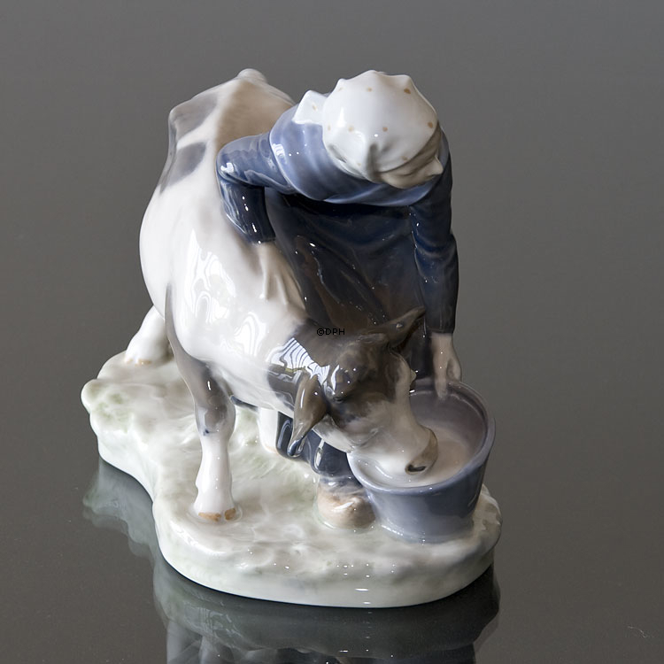 Pige med kalv, Royal Copenhagen figur nr. 779 eller 075