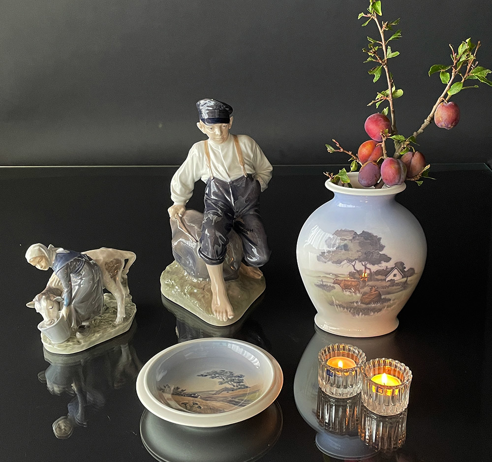 Pige med kalv, Royal Copenhagen figur nr. 779 eller 075