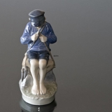 Hirtenjunge, der einen Stock schneidet, Royal Copenhagen Figur Nr. 905 oder 079