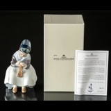 Amager Girl, (Speciel Edition) Sowing while in Regional Costume, Royal Copenhagen figurine no. 1314 or 097
