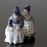 To Amagerpiger, Royal Copenhagen figur nr. 1395 eller 100