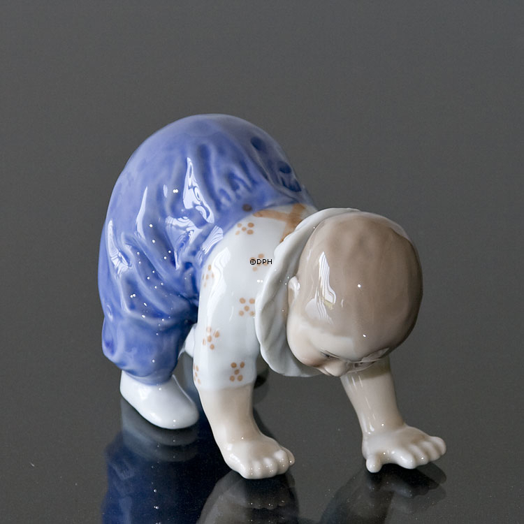 Kravlende barn, Royal Copenhagen figur nr. 1518 eller 106