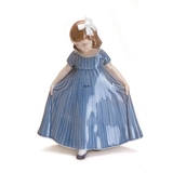 Danserinde, pige med blå kjole, Royal Copenhagen figur nr. 2444 eller 135