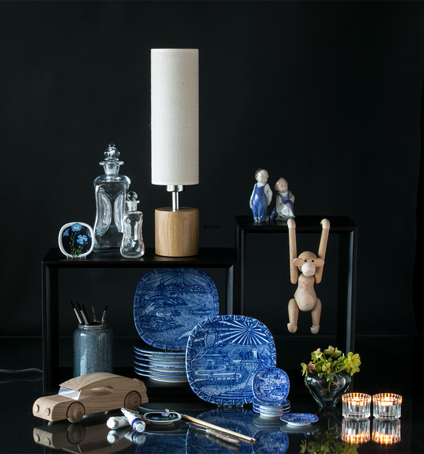 Dreng med kost, Royal Copenhagen figur nr. 3250 eller 141