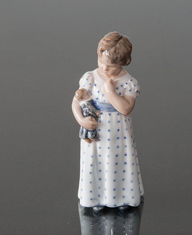 Pige med dukke, Royal Copenhagen figur nr. 3539 eller 146