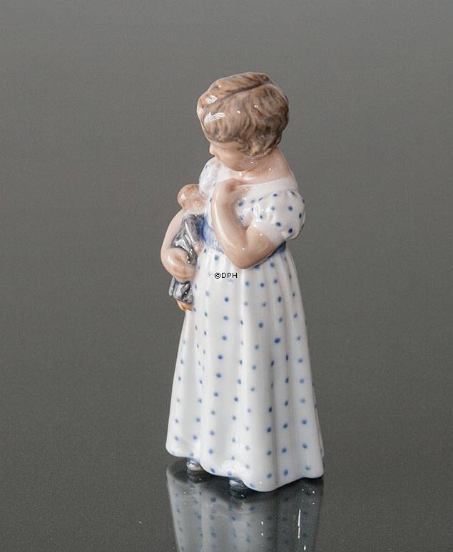 Pige med dukke, Royal Copenhagen figur nr. 3539 eller 146