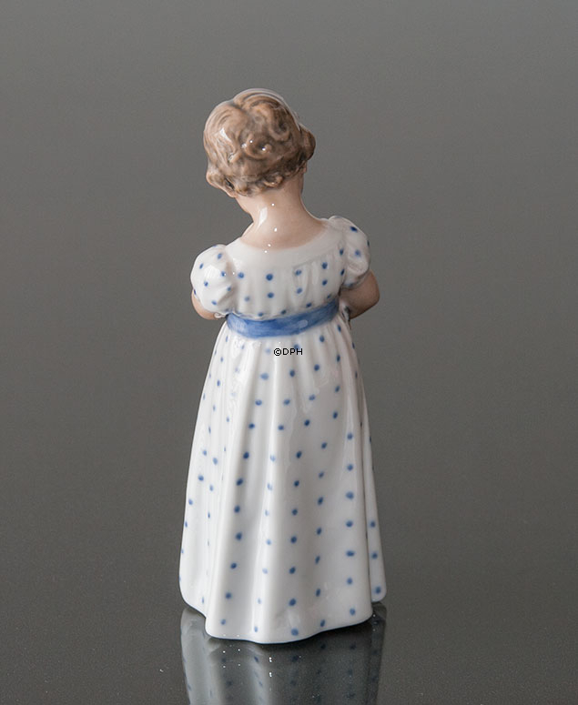 Pige med dukke, Royal Copenhagen figur nr. 3539 eller 146