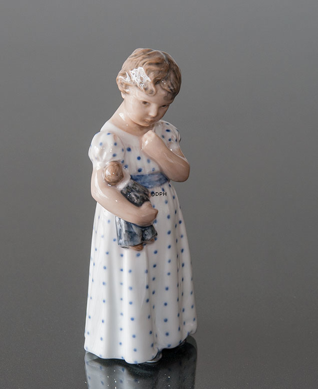Pige med dukke, Royal Copenhagen figur nr. 3539 eller 146