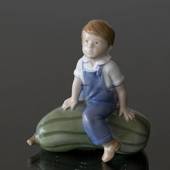 Dreng med græskar, Royal Copenhagen figur nr. 4539