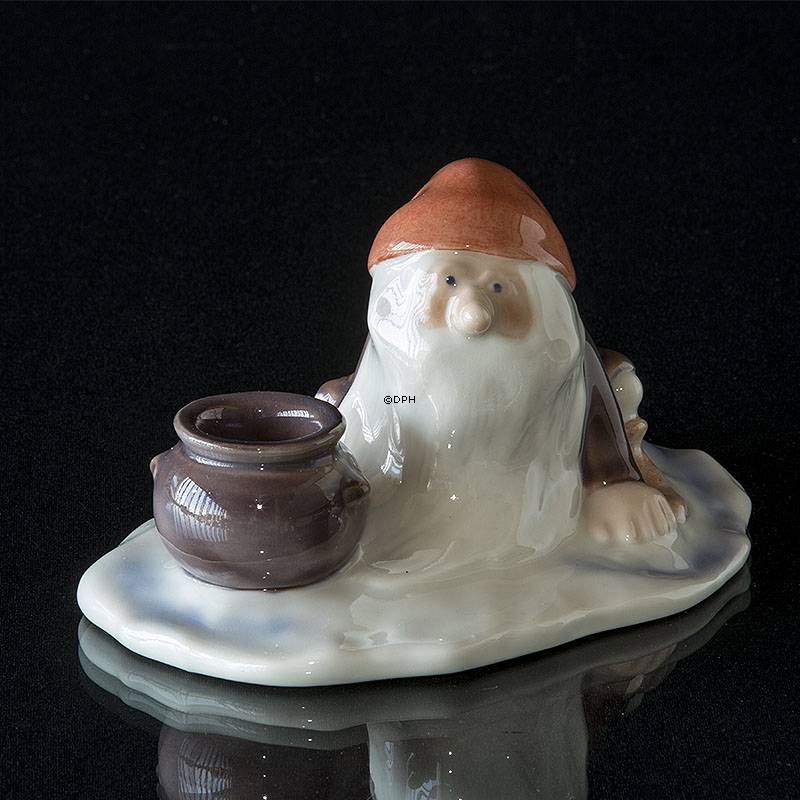 Nisse med Lysestage, Wiberg, Royal Copenhagen julefigur nr. 374
