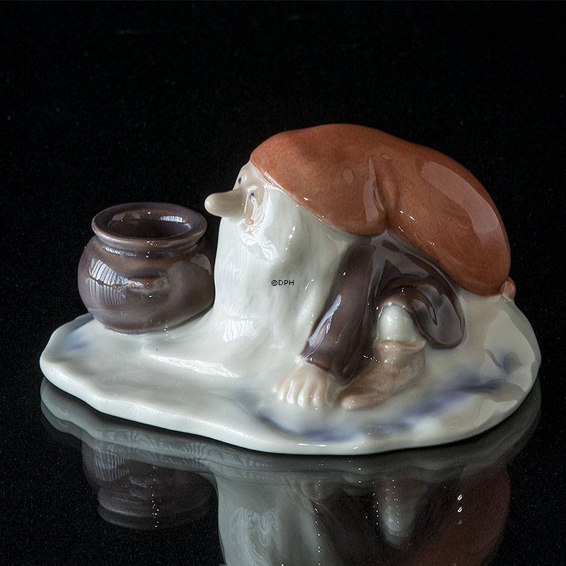 Nisse med Lysestage, Wiberg, Royal Copenhagen julefigur nr. 374