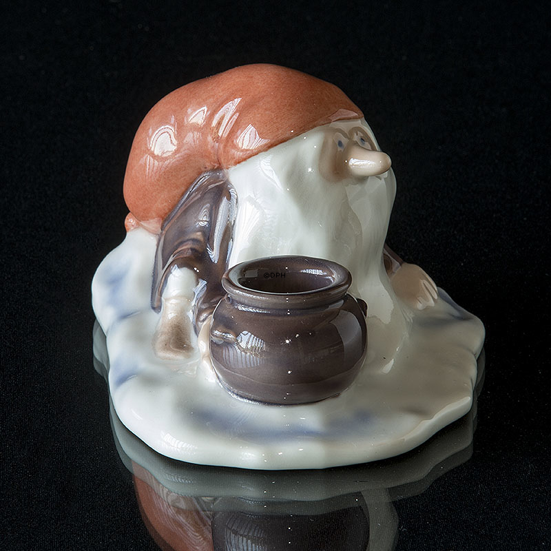 Nisse med Lysestage, Wiberg, Royal Copenhagen julefigur nr. 374