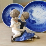 Children playing embracing, Bing & Grondahl figurine no. 1568 or 403