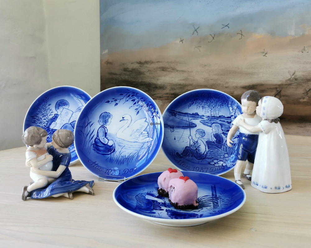 Forsmået kærlighed, Pige forsøger at kysse dreng, Bing & Grøndahl figur nr. 1614 eller 406