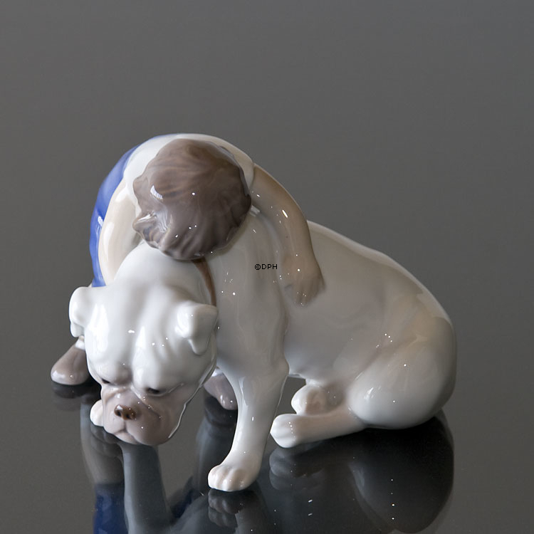 Ubetinget Kærlighed - Dreng med Bulldog, Bing & Grøndahl figur nr. 1790 eller 427