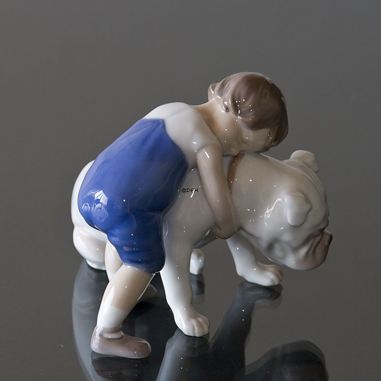 Ubetinget Kærlighed - Dreng med Bulldog, Bing & Grøndahl figur nr. 1790 eller 427