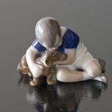 Junge umarmt seinen Freund den Hund, Bing & Gröndahl Figur Nr. 1951 oder 440