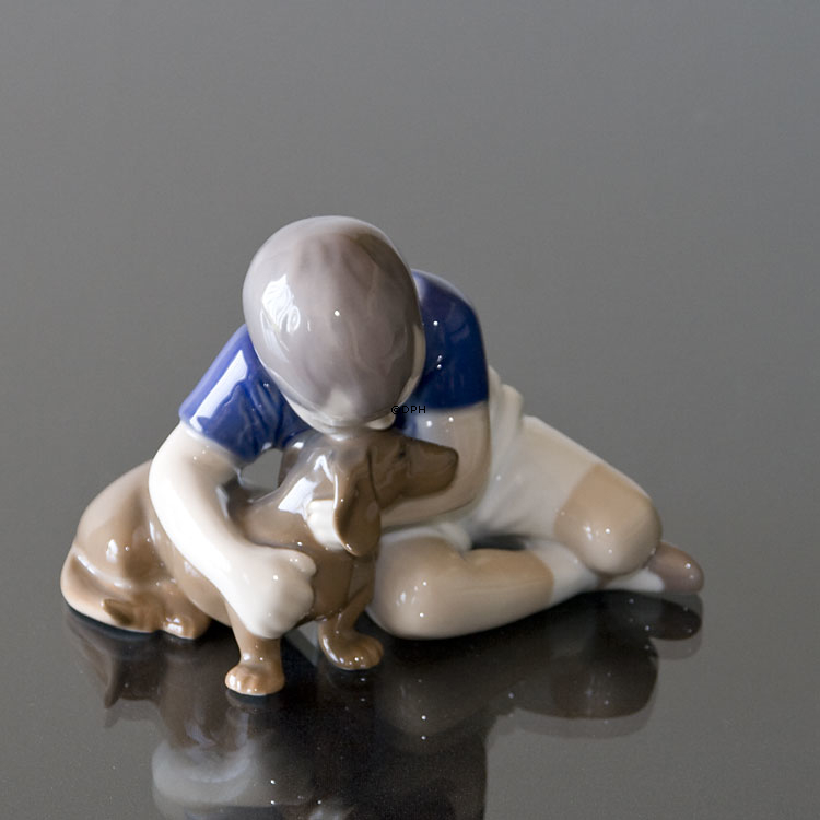 Dreng med Hund, Bing & Grøndahl figur nr. 1951 eller 440