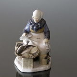 Fiskerkone, Bing & Grøndahl figur nr. 2233 eller 465