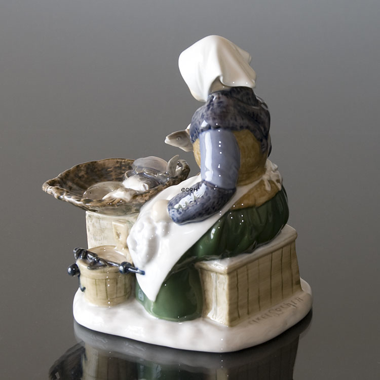 Fiskerkone, Bing & Grøndahl figur nr. 2233 eller 465