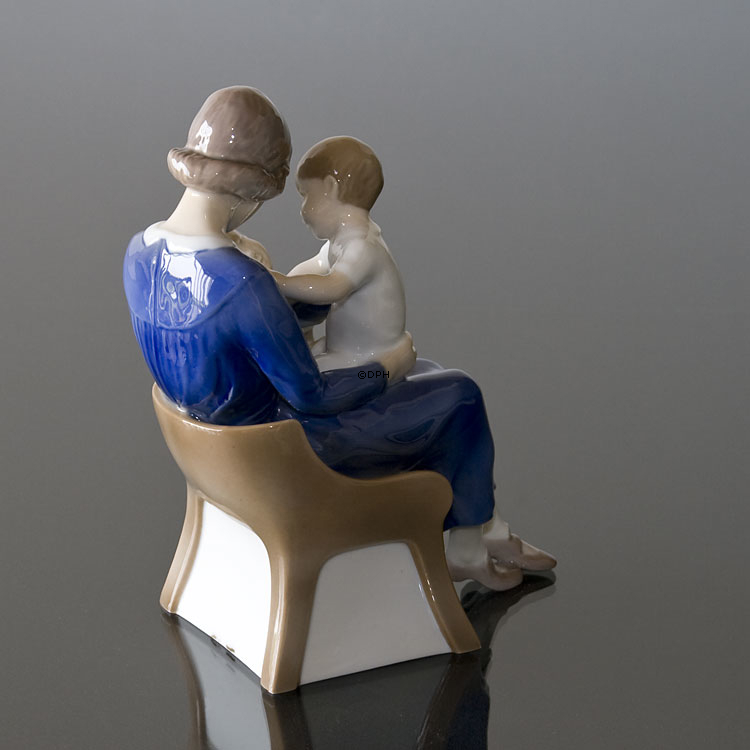 Trio, Mor med to børn, Bing & Grøndahl figur nr. 2262 eller 468
