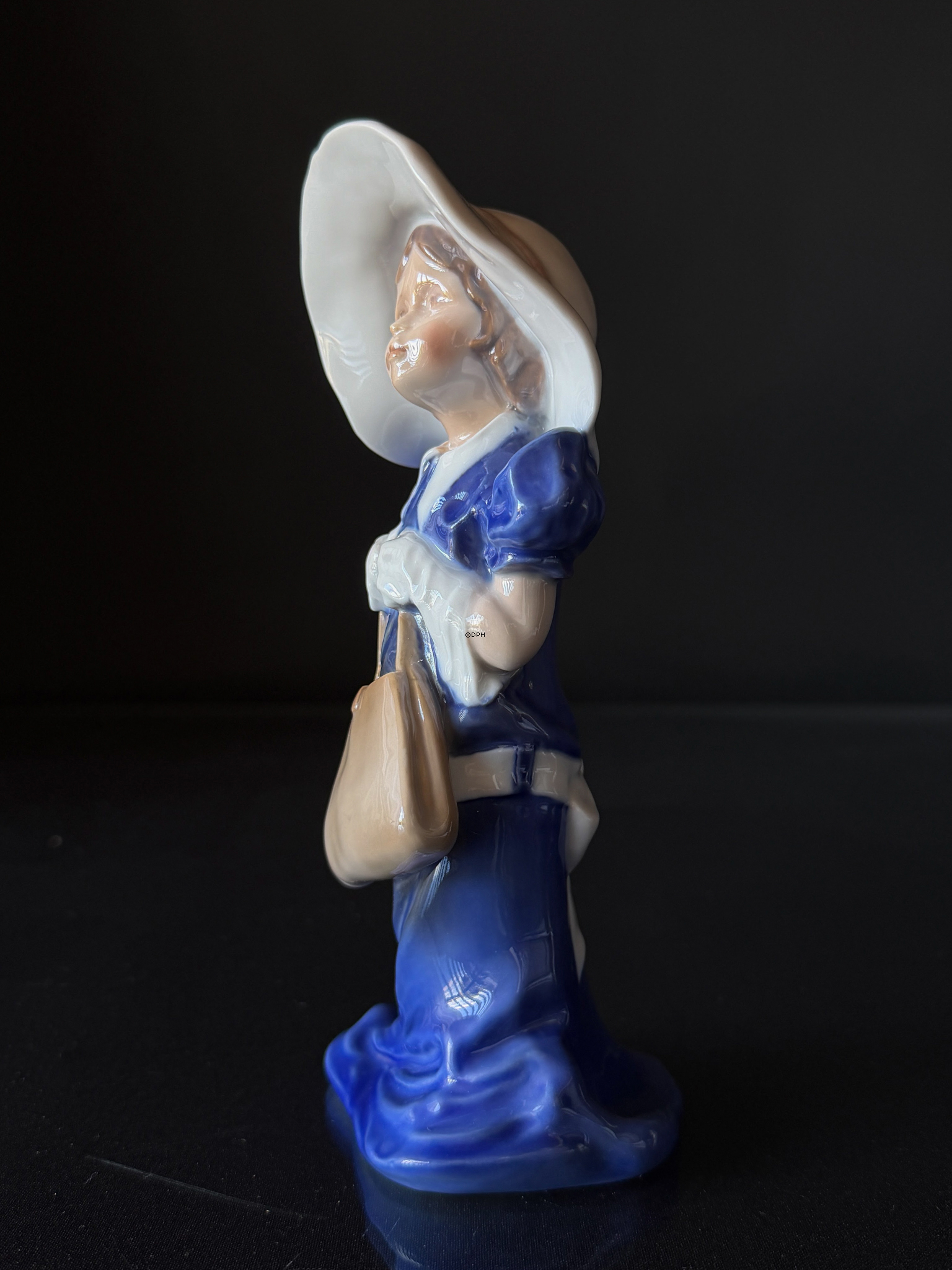 Den lille fine dame, Bing & Grøndahl, nr. 533 eller 2533