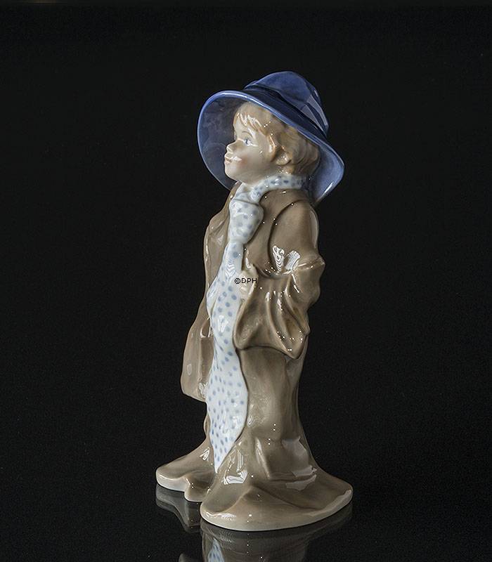 Udklædt dreng, Royal Copenhagen figur nr. 544