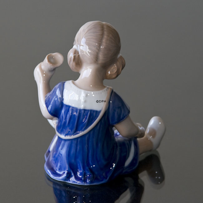 Else spiser is, Royal Copenhagen figur nr. 673