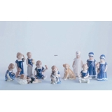 Else sover, Pige liggende med bamse, Royal Copenhagen figur nr. 675