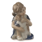 Else med hundehvalp, Pige siddende med hund, Royal Copenhagen figur nr. 679