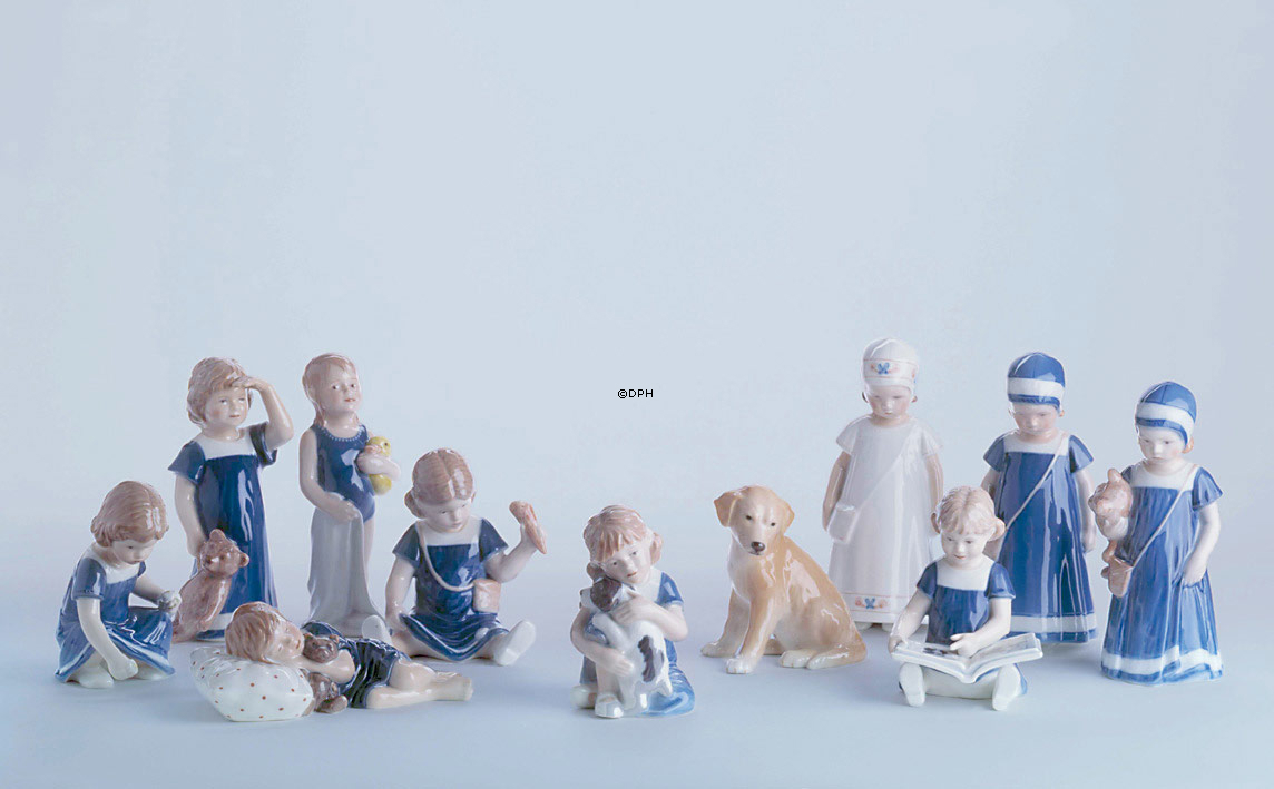 Else med hundehvalp, Pige siddende med hund, Royal Copenhagen figur nr. 679