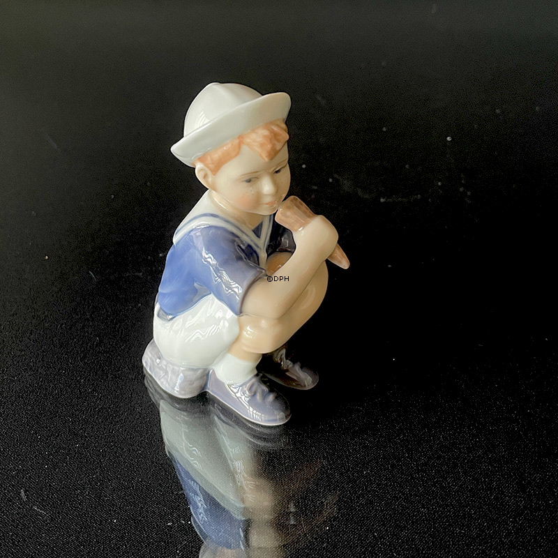 Jens med Isvaffel, Royal Copenhagen figur nr. 680
