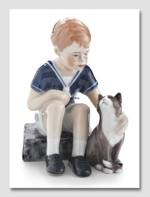 Jens med sin kat Felix, Royal Copenhagen figur nr. 684