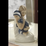 Else hugs her mom, Royal Copenhagen figurine no. 690