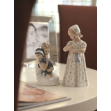 Else hugs her mom, Royal Copenhagen figurine no. 690