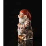 Nisse med lygte og kat, Royal Copenhagen jule figur nr. 760