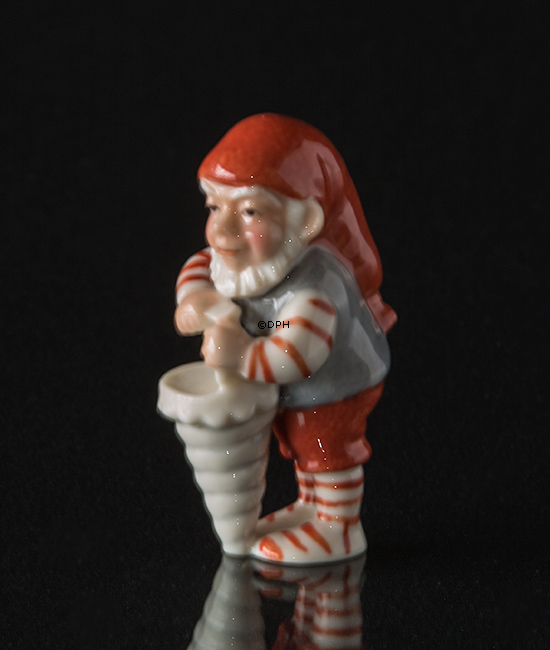Nisse med kræmmerhus, Royal Copenhagen julefigur nr. 762