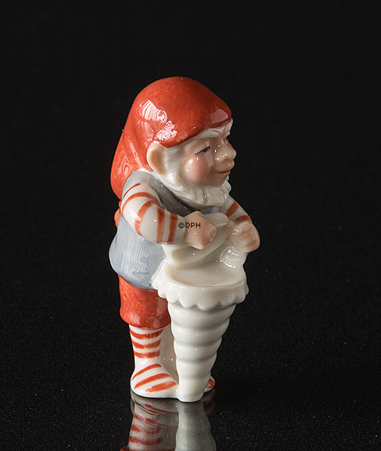 Nisse med kræmmerhus, Royal Copenhagen julefigur nr. 762
