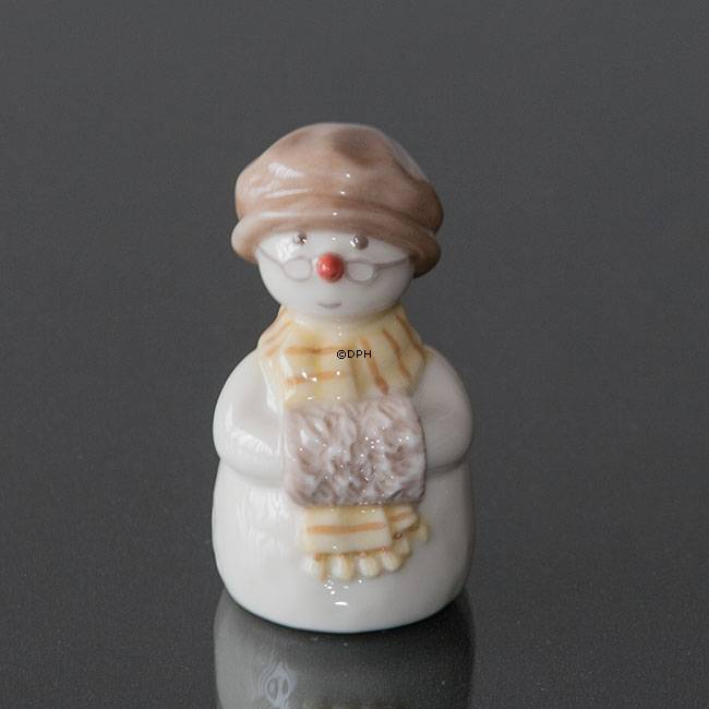 Snemand, Bedstemor med muffe, Royal Copenhagen vinterfigur nr. 767