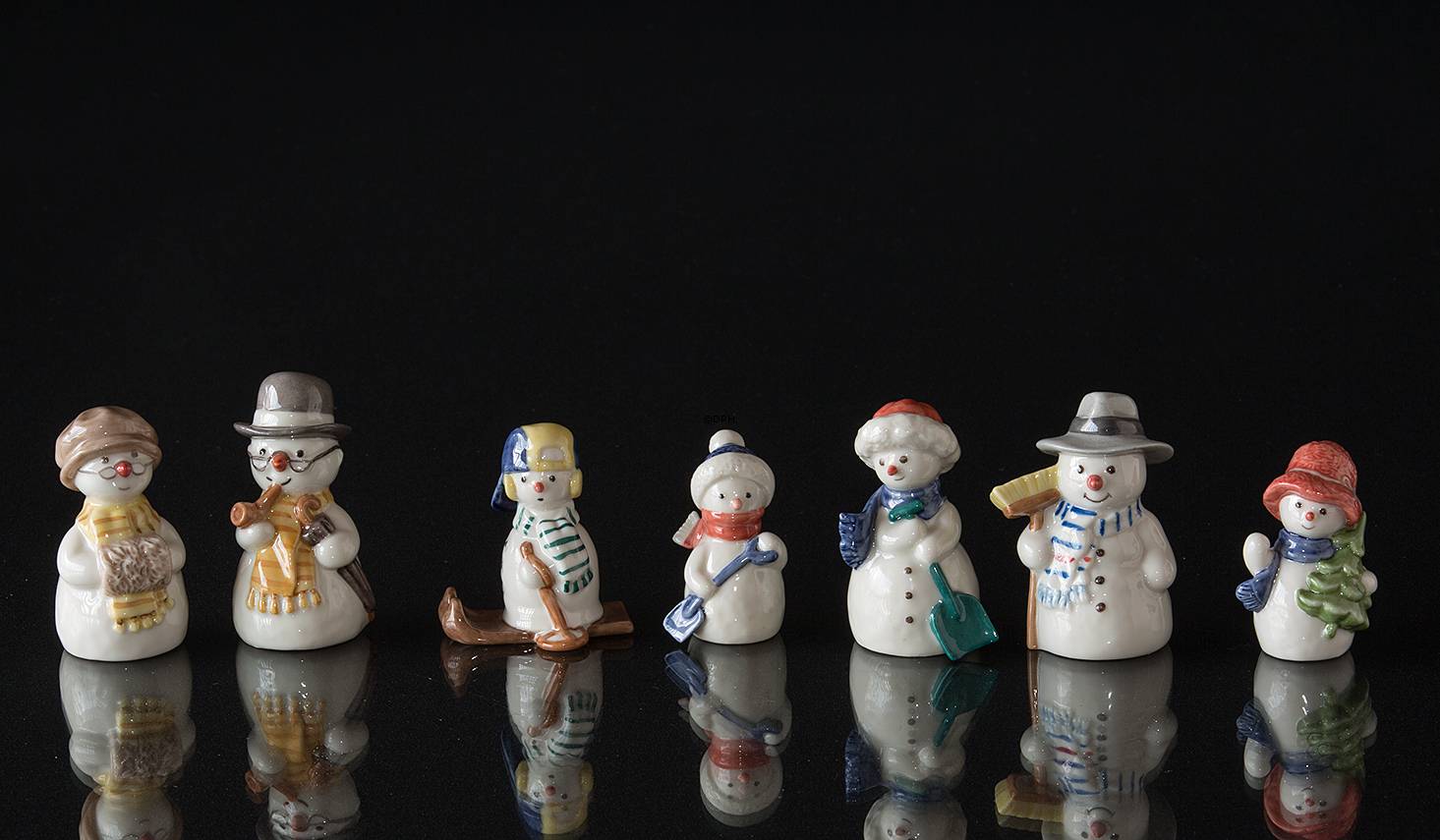 Snemand, Dreng med skovl, Royal Copenhagen vinterserie figur nr. 770