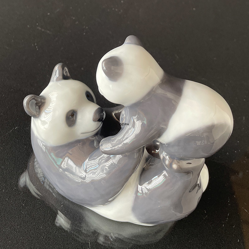 Royal Copenhagen årsfigur 2022, Panda med unge