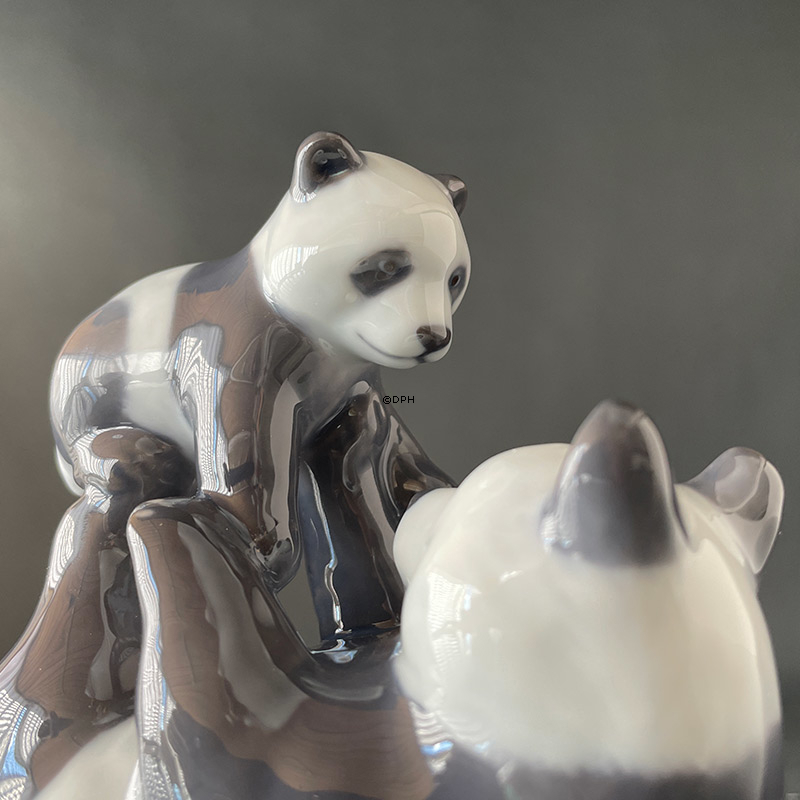 Royal Copenhagen årsfigur 2022, Panda med unge