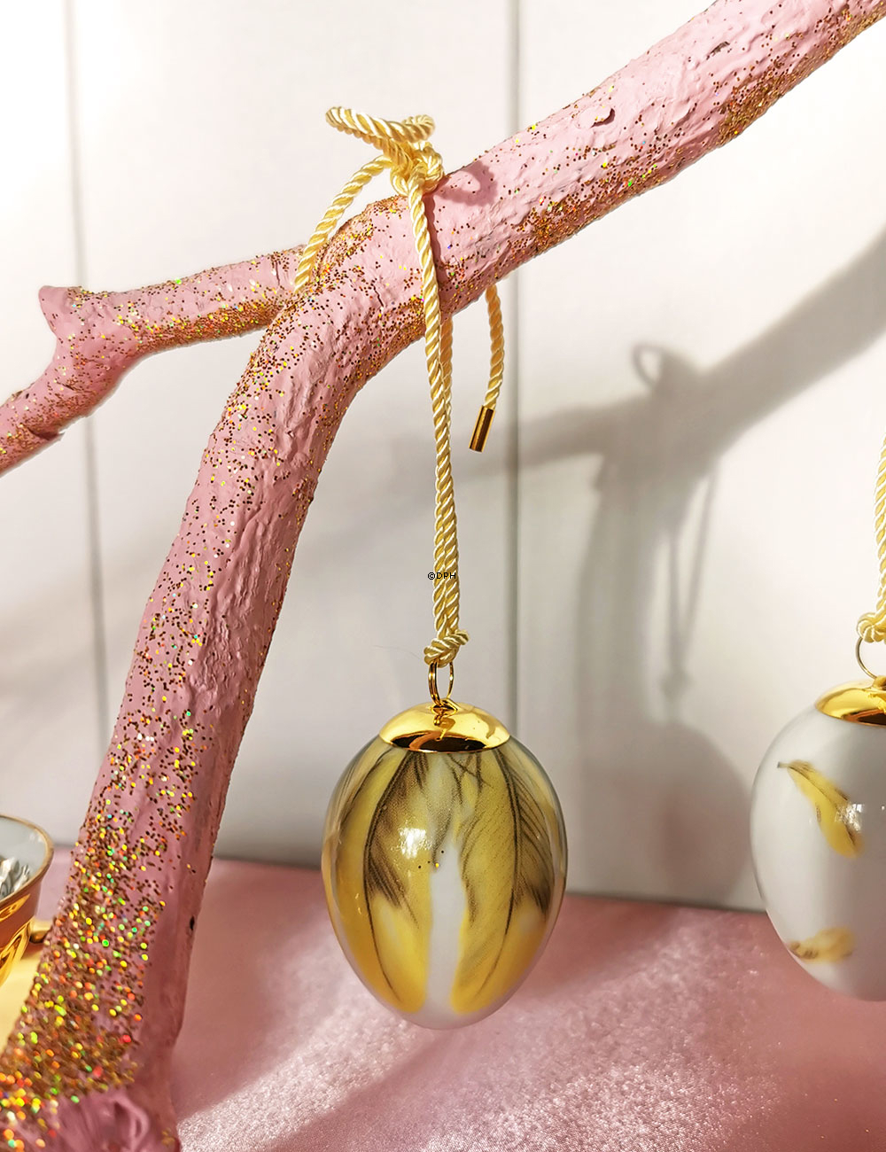 Påskeæg med store pirolfjer, Royal Copenhagen påske 2025