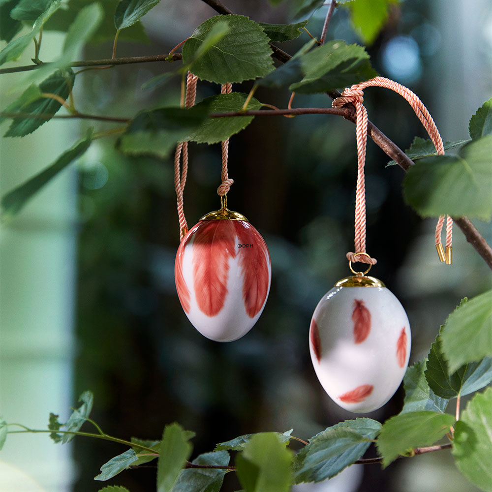 Påskeæg med små rødstjertfjer, Royal Copenhagen påske 2025